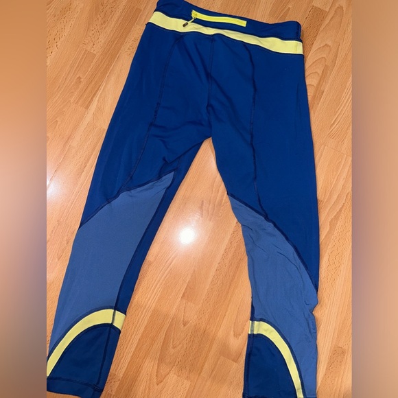 Lululemon Run: Inspire Crop II *All Luxtreme - Size 4 - Picture 3 of 6